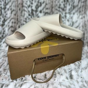 Cool Planet Cloudd Ivory Slippers